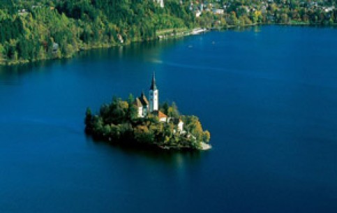 Natural and historical features, geographical location, just near the Alps, make Bled and countryside an ideal place for tourism. The town has already existed for a thousand years.