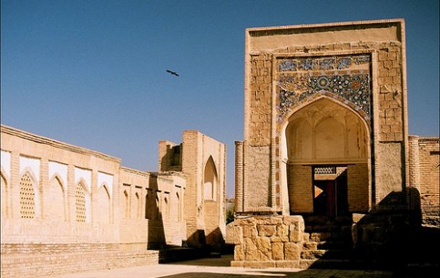 Chor-Bakr necropolis is a copy of a real town with courtyards, streets, green trees and lawns, mosques and familial burial vaults, but all these is for the dead. It was formed around the grave of Abu Bakr Sa'd 